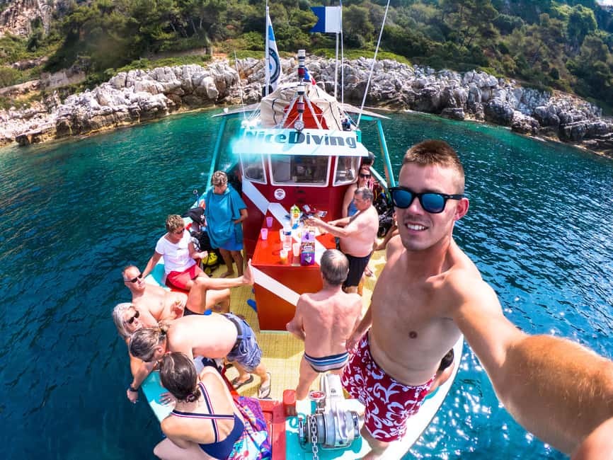 Nice : VIP sea tour with snorkeling & discover scuba - Starting beside the giant diver statue