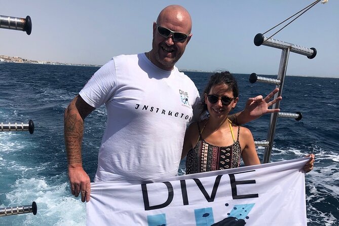 PADI Advanced Diving Course in Hurghada - Learn Scuba Diving - Day one: depth, navigation, and your first choice