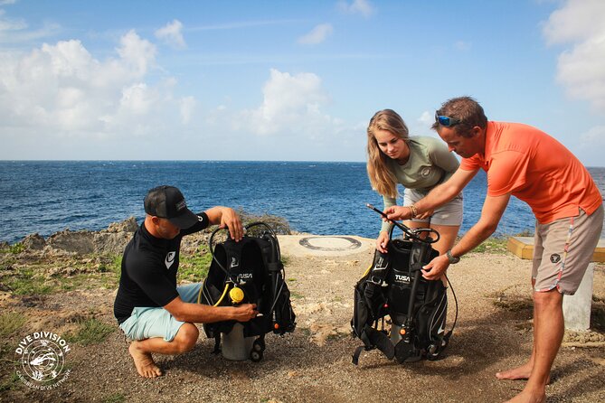 PADI Open Water Course in Curacao - Pool practice before the reef sessions