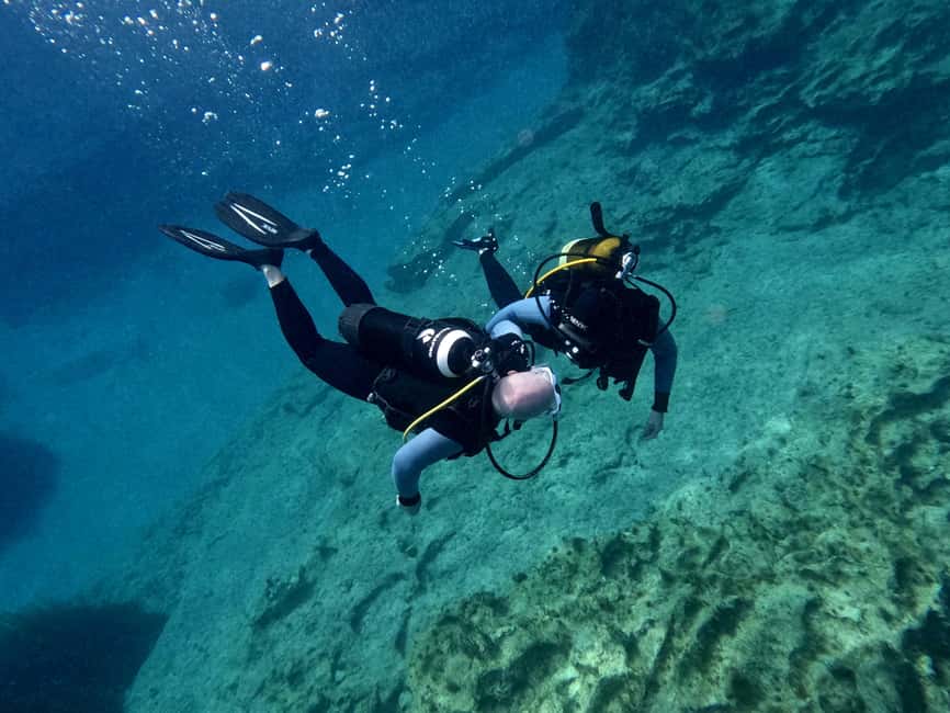 Paphos: Discover Scuba Diving Experience with Pickup - The briefing: theory before the sea