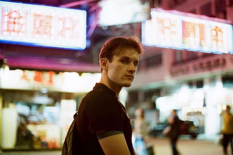 Photo + Story: With You in Frame, a Deep Dive into Hong Kong - Film photography, night light, and the finished pictures