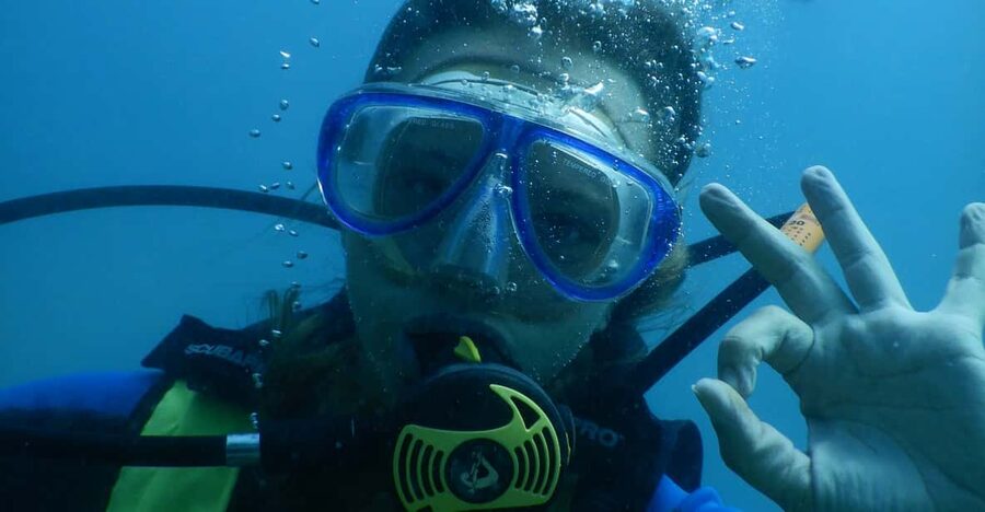 Pula: Introduction to Scuba Diving - Getting comfortable with breathing and hand signals