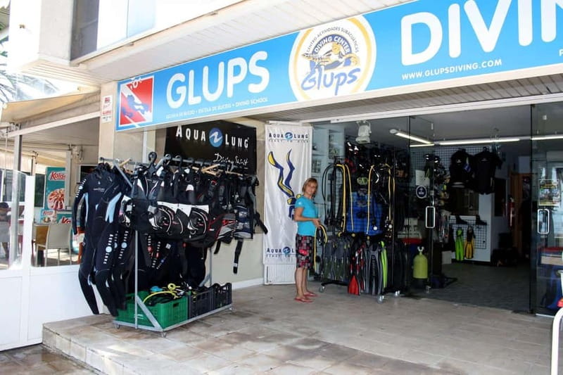 Salou: Scuba Diving for beginners with hotel pickup - Learning the basics before entering the water