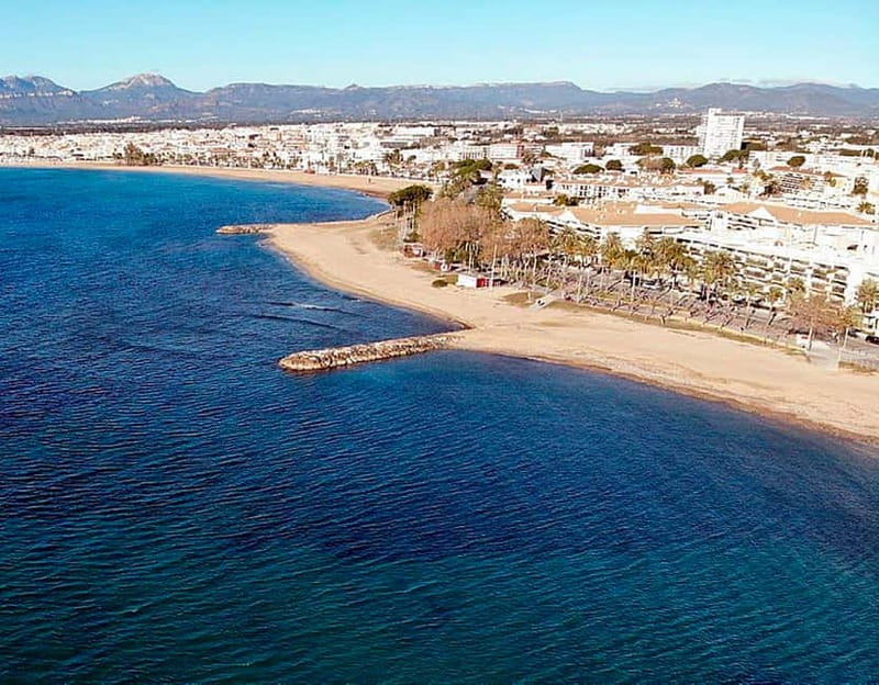 Salou: Scuba Diving for beginners with hotel pickup - Underwater views around the coves of Cabo de Salou