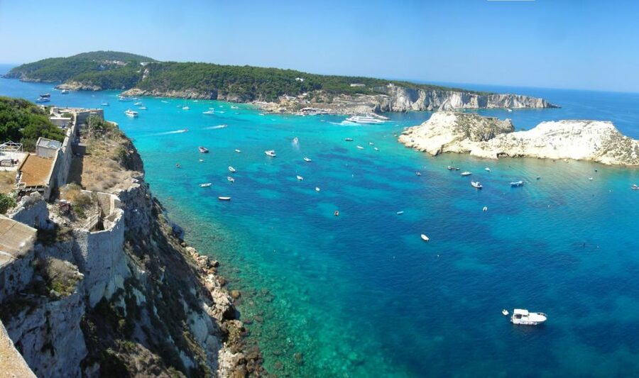 San Domino, Tremiti: try scuba, first diving experience - The dinghy ride toward San Domino