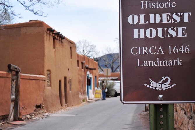 Santa Fe Deep Dive History Walking Tour - The Palace of the Governors and Native American vendors
