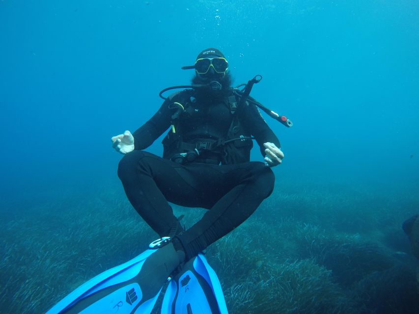 Santorini: Scuba Diving Experience in Caldera for Beginners - Why Santorini’s caldera works for a first scuba session