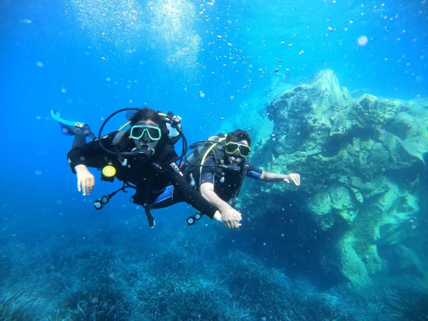 Santorini: Scuba Diving Experience in Caldera for Beginners - Getting comfortable with the equipment