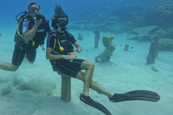 Scuba Diving Adventure at Green Bay Beach - Fish Rock and the underwater statues