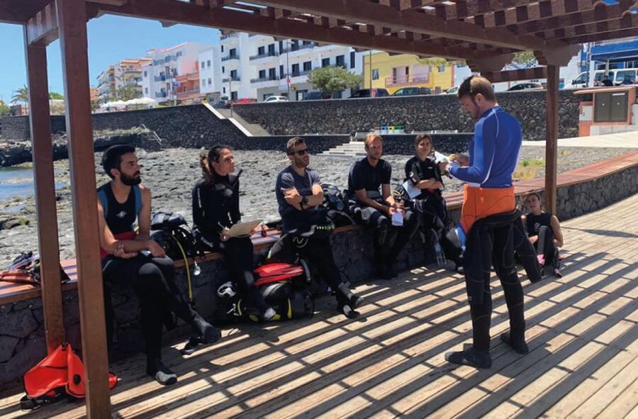 Scuba Diving Baptism in La Restinga - A 30 to 40 minute introduction under the surface
