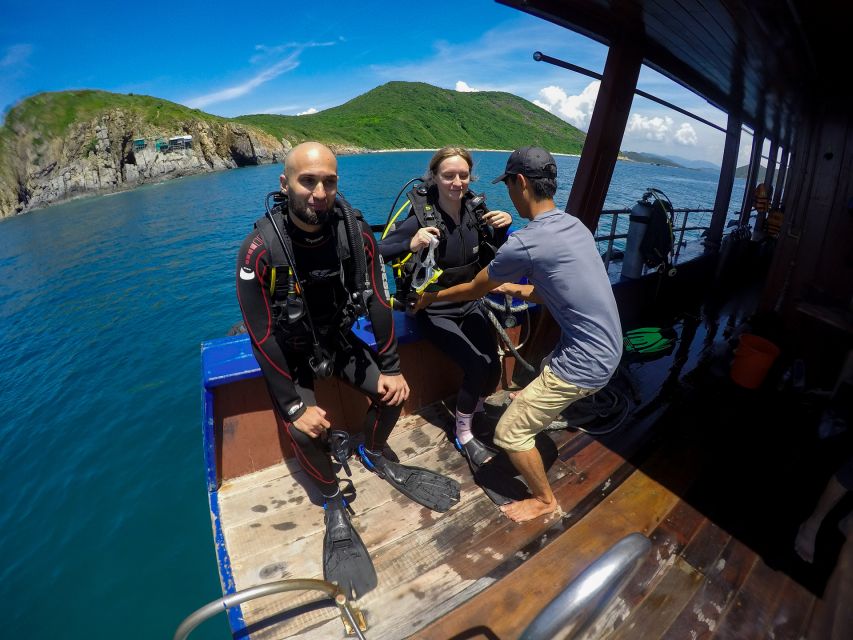 Scuba Diving for Beginners with Certified Diving Centre - Boat brunch between the two sessions