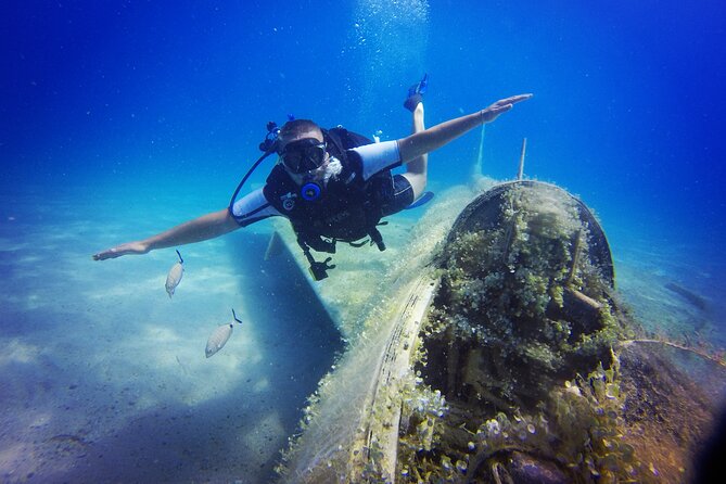 Scuba Diving in MIG-21 wreck - What you may see around the airplane