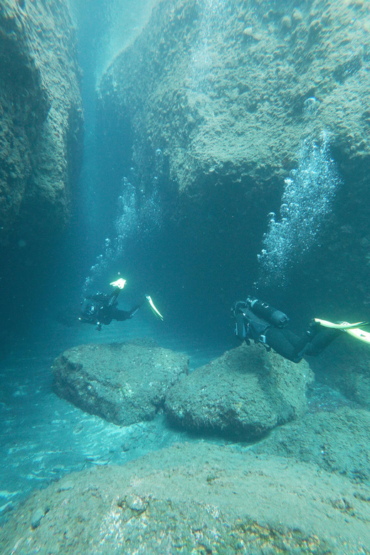 Scuba Diving in the Volcanic Caldera/shorelines of Santorini - FAQ