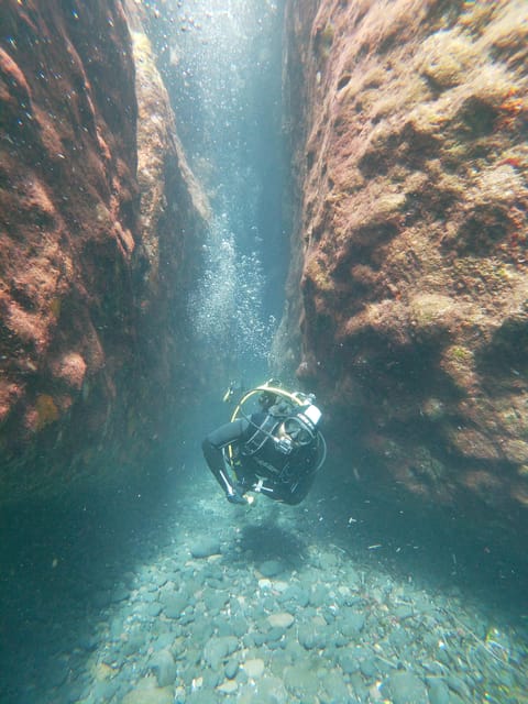 Scuba Diving in the Volcanic Caldera/shorelines of Santorini - The 10-minute speedboat ride