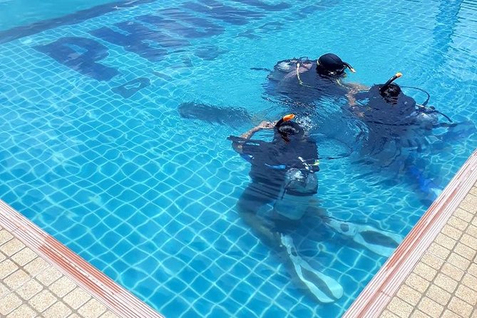 Scuba diving Pool lesson for beginners (1 hour ) - A gentle introduction at Phuket’s pool