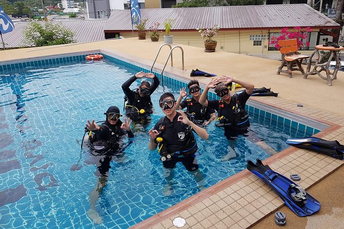 Scuba diving Pool lesson for beginners (1 hour ) - The instructors make the difference