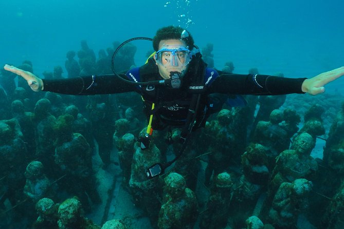 Scuba Diving Under Water Museum and Reef for beginners - MUSA turns an art museum into an underwater scene