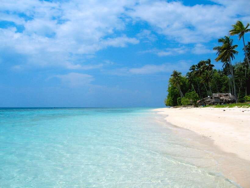 Semporna: Explore 3 Islands Tour Snorkel or Dive & Lunch - Pandanan and the final swim