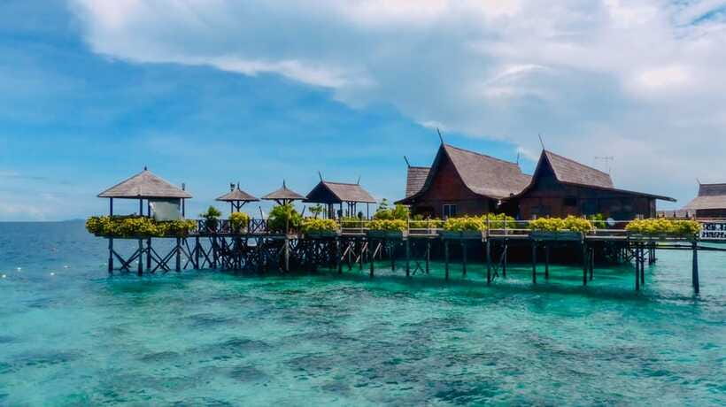 Semporna: Mabul and Kapalai Trip in Snorkel or Dive & Lunch - Mabul’s shallow-water session