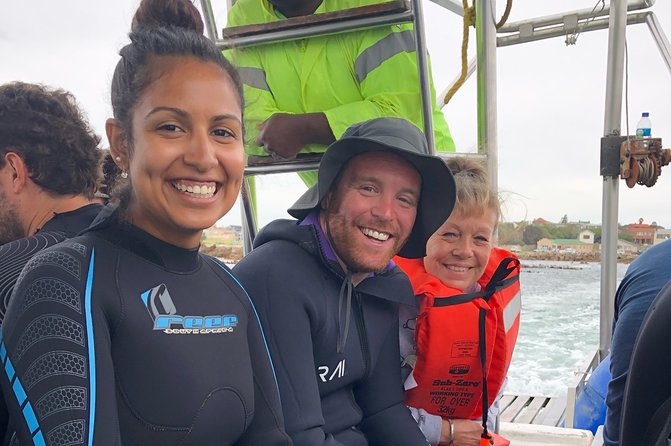 Shark Diving - From Camps Bay to Gansbaai by 7:00 am