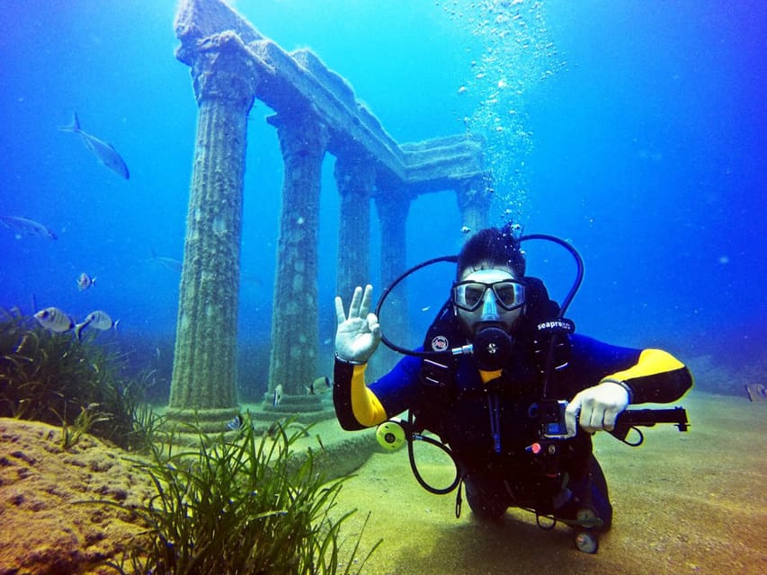 Side: Scuba Diving Tour Journey To The Depths Of The Blue - The long safety briefing before the water