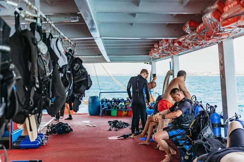Side: Scuba Diving, Underwater Museum, 2 Dives incl. Lunch - First session: a gentle introduction for beginners