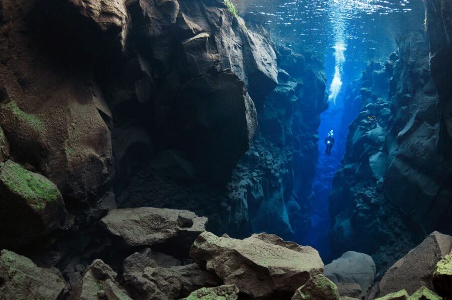 Silfra: Diving Between Tectonic Plates - Silfra Hall: clarity on a larger scale