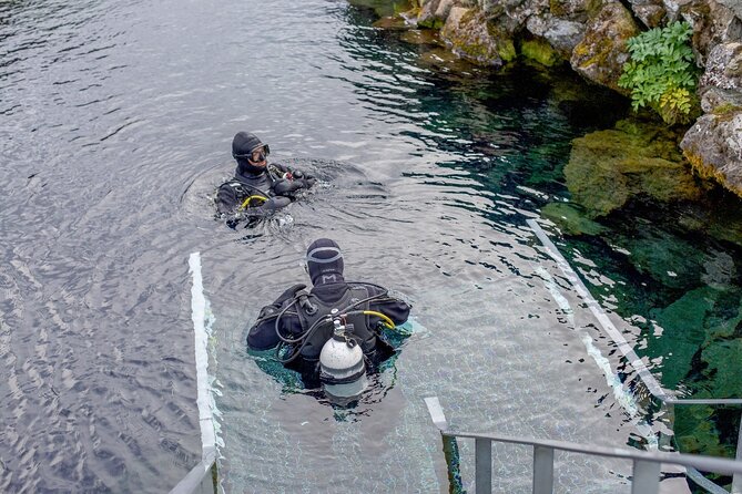 Silfra: Diving Between Tectonic Plates and Pick Up from Reykjavik - The practical clothing plan