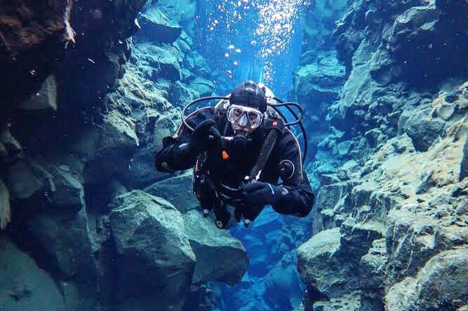 Silfra: Diving Between Tectonic Plates - Meet on Location - Warming up after the cold water