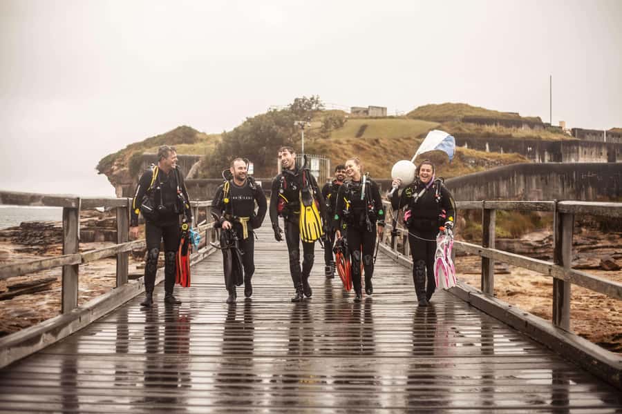 Sydney: Discover Scuba Dive at Australia's most Iconic Beach - Entering the water at Sydney’s most famous beach