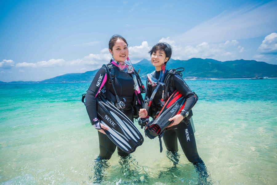 Tayrona National Park: Scuba Diving Tour for Beginners - Entering Tayrona’s calm water