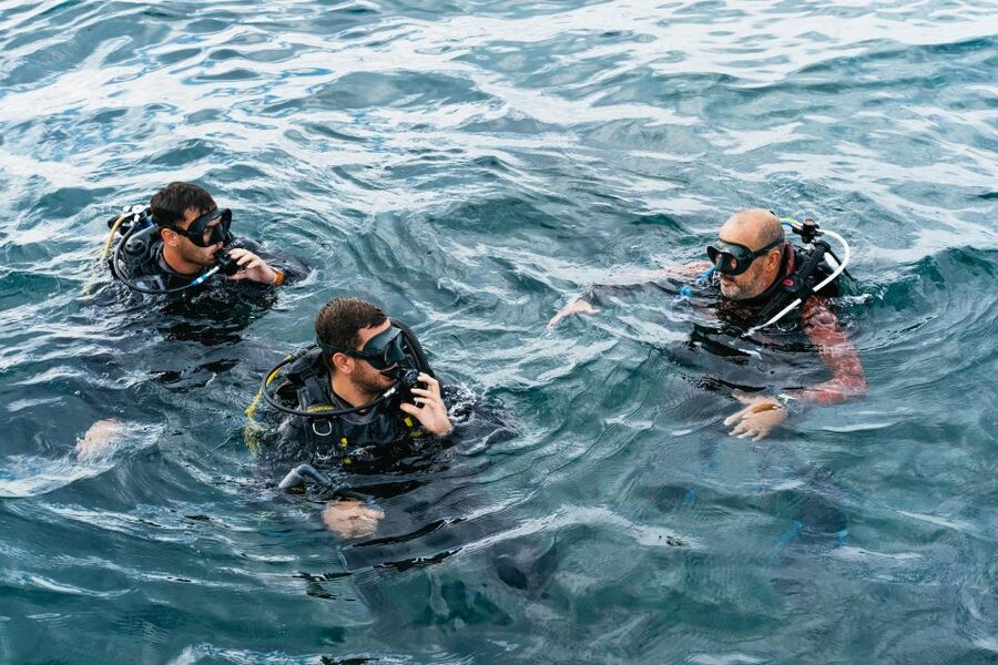 Tenerife: Scuba Diving Experience with Instructor and Gear - Choosing the bay around Tenerife