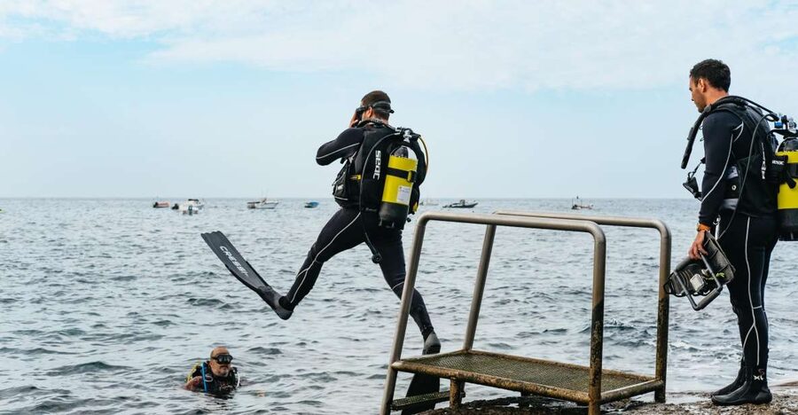 Tenerife: Scuba Diving Experience with Instructor and Gear - Entering the water for the first time