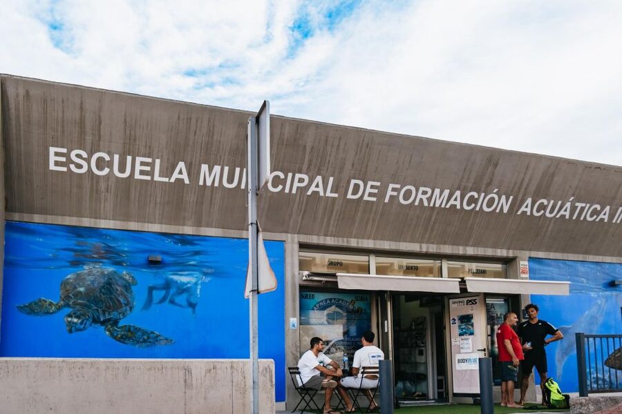 Tenerife: Scuba Diving Experience with Instructor and Gear - What the $77 price includes