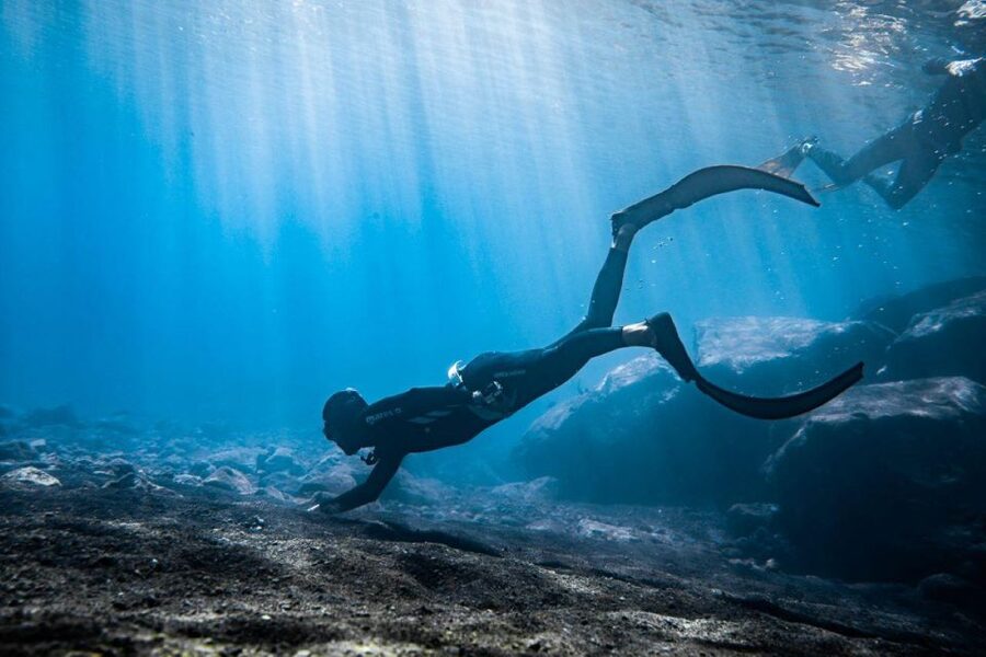 Tenerife : Snorkeling underwater with freediving Instructor - The first hour: safety, stretching, and controlled breathing