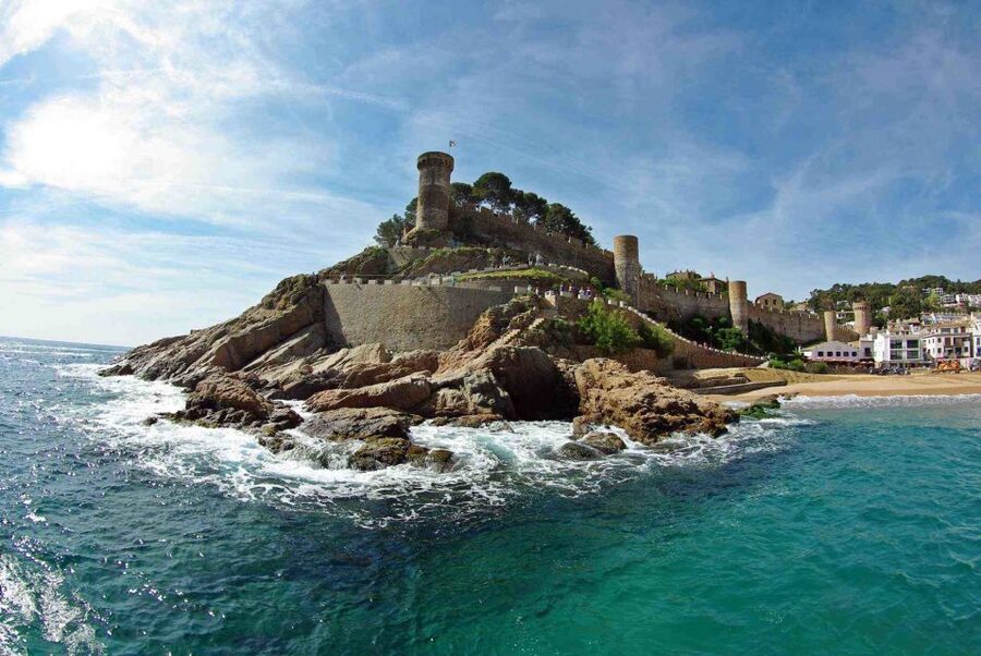 Tossa de Mar: PADI Discovery Scuba Diving in Costa Brava - Mar Menuda Beach makes the first entry easier