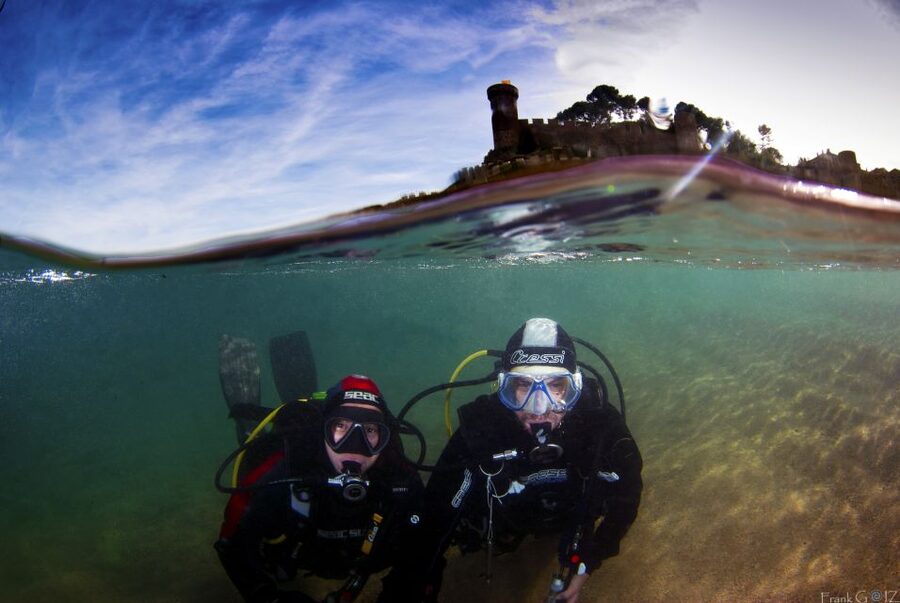 Tossa de Mar: PADI Discovery Scuba Diving in Costa Brava - Getting ready at SuperDive Tossa de Mar