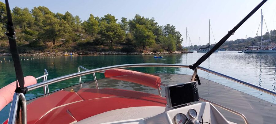 Trogir Private boat tour swimming/diving - Krknjaši Blue Lagoon and its famous water