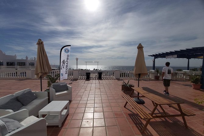 Try Scuba Diving in Lanzarote (No experience needed) - Why the four-person limit matters