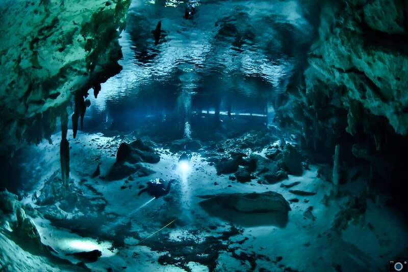 Tulum : Scuba in 2 cenotes including a deep one Pit Dos Ojos - El Pit: depth, sulfur, and a striking underwater boundary
