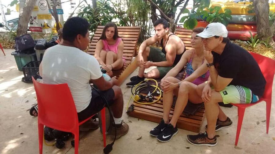 Underwater Museum Musa : SCUBA DIVING FOR BEGINNERS - What makes MUSA different from a normal reef stop