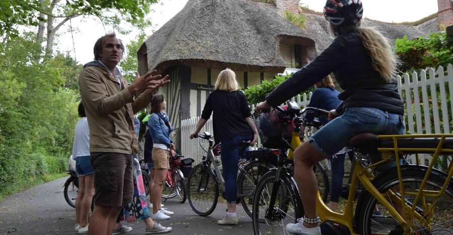 Visite guidée à vélo à Cabourg & Dives-sur-Mer en français - Reading the villas, including Les Bosettes