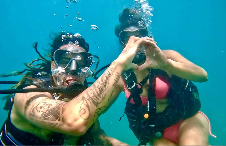 Waikiki: Honolulu Beginner Scuba Diving with Videos - Getting comfortable in 3 feet of water