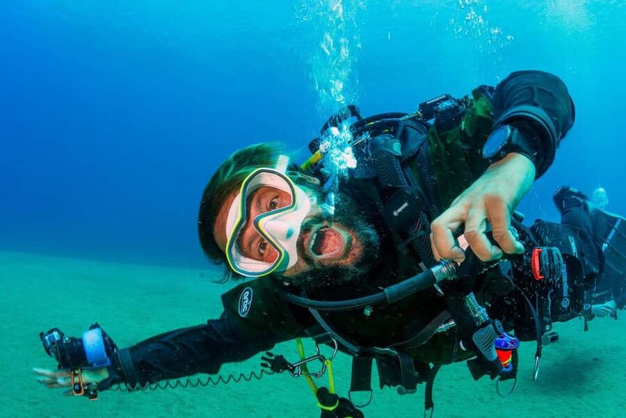 Your first introductory dive in Lanzarote with FREE photos. - Instructors who help beginners relax